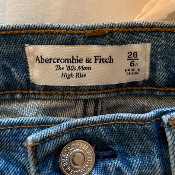 NWOT | Abercrombie High Rise 80’s Mom Jeans - Picture 3 of 7